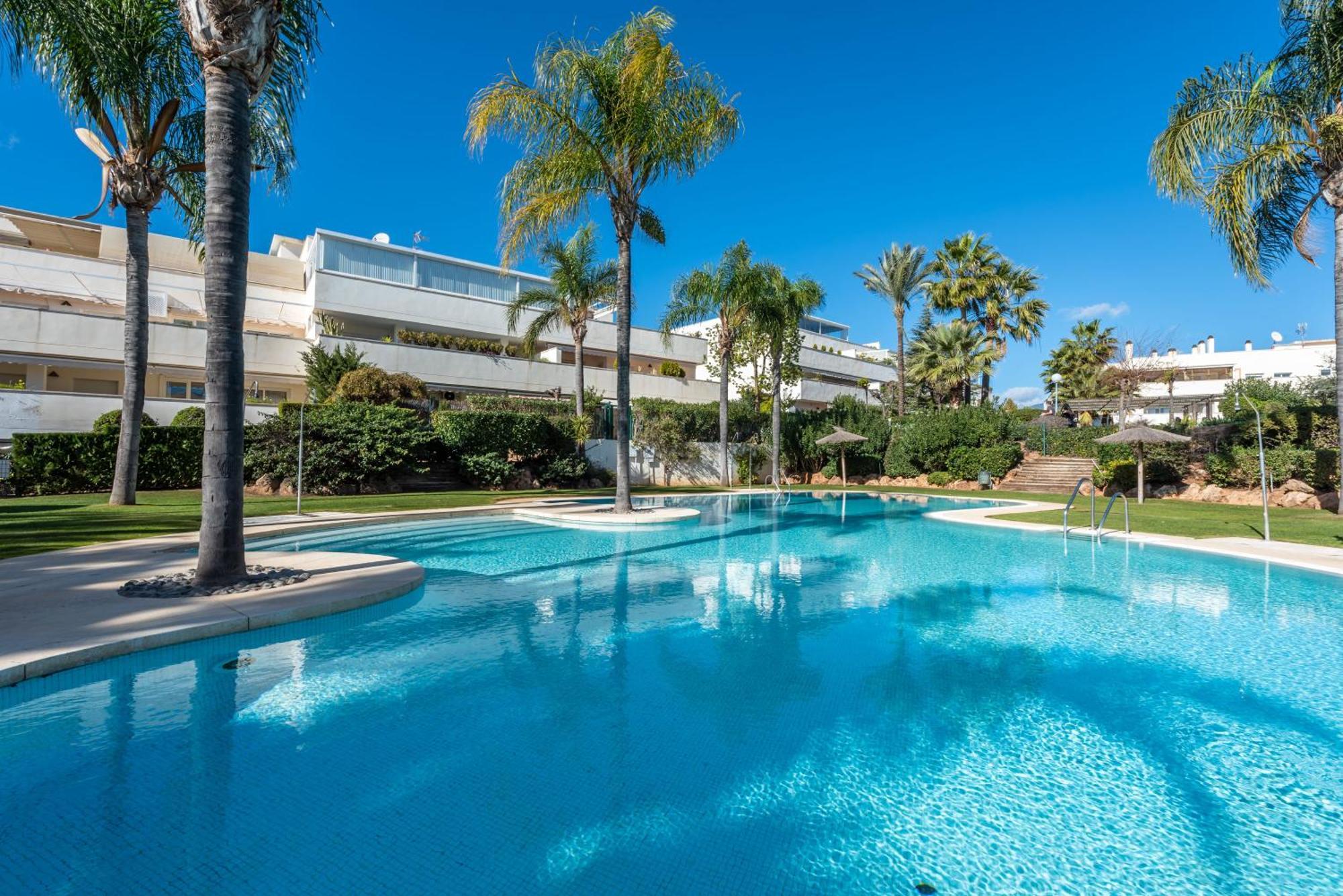 Altos De Banus Ll Apartment *